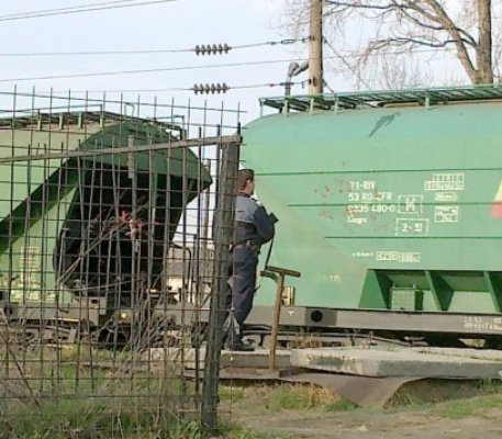 Prinşi în timp ce furau componente de la vagoanele de tren